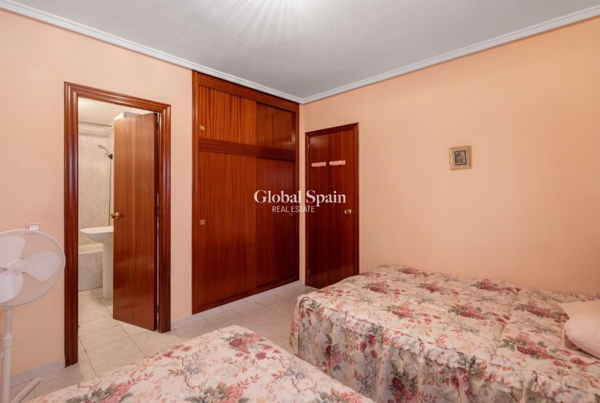 Resale - APARTMENT -
TORREVIEJA - Centro