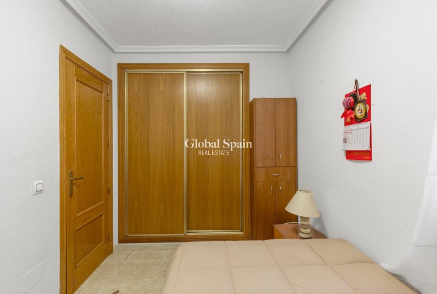 Resale - APARTMENT -
TORREVIEJA - Centro