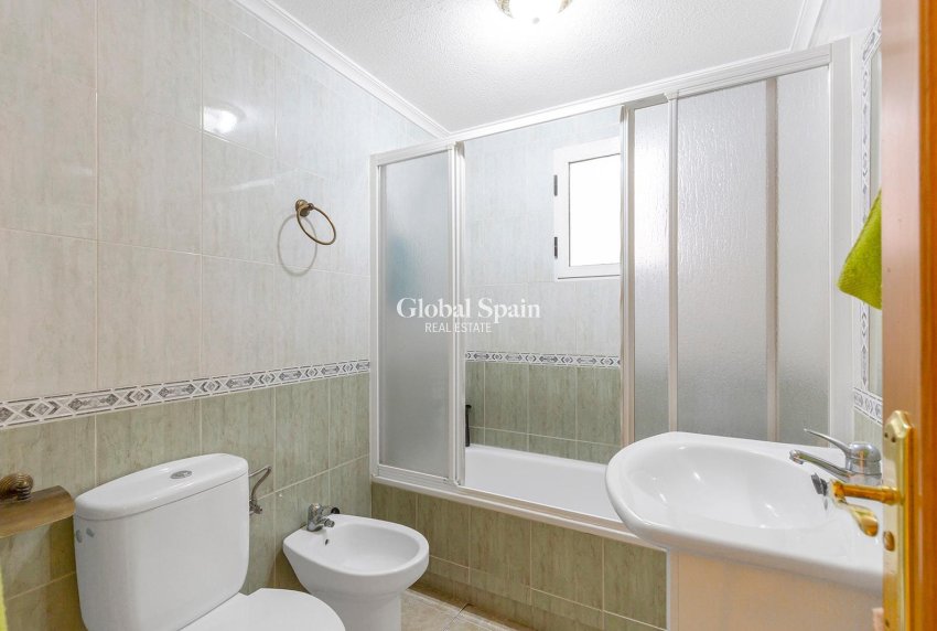 Resale - APARTMENT -
TORREVIEJA - Centro