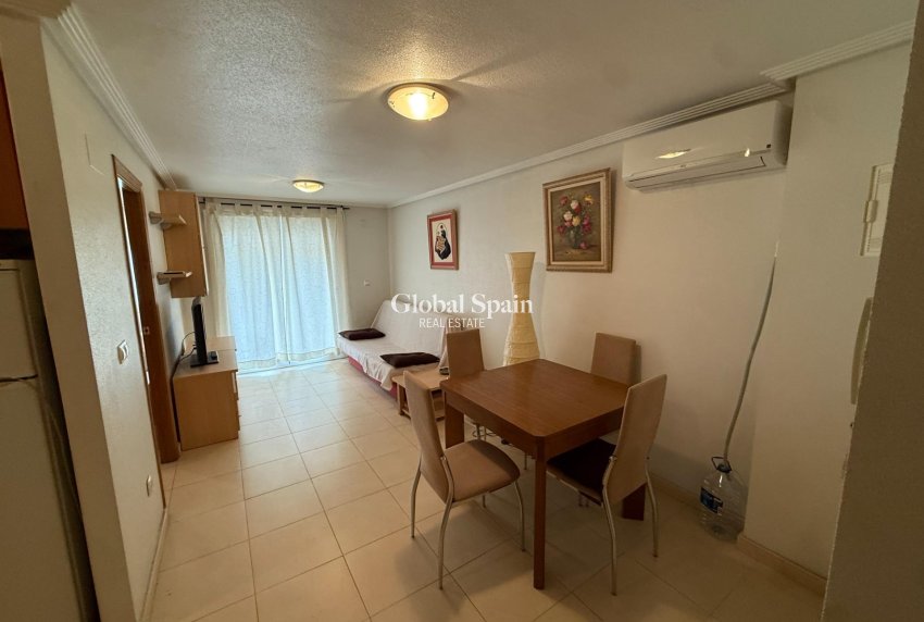 Resale - APARTMENT -
TORREVIEJA - Centro