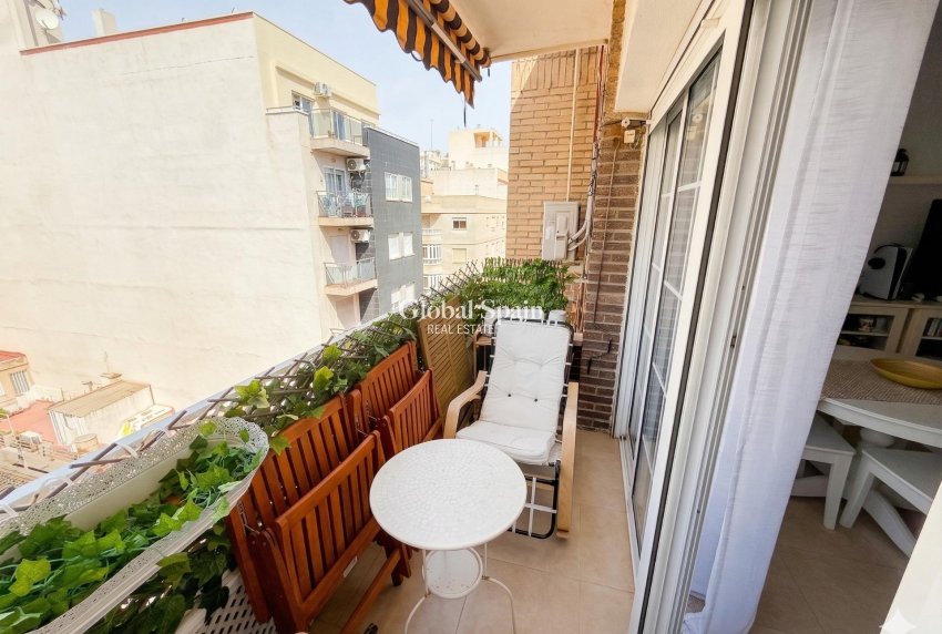 Resale - APARTMENT -
TORREVIEJA - Centro