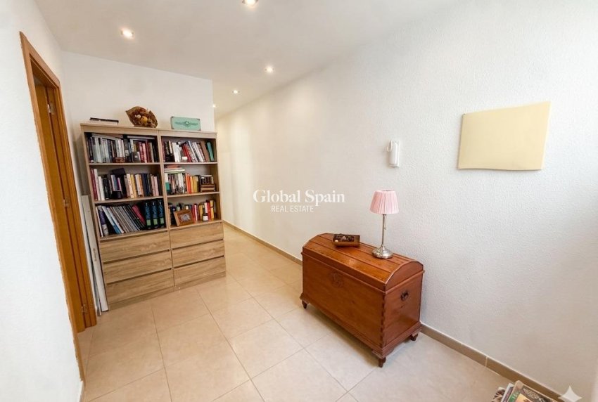 Resale - APARTMENT -
TORREVIEJA - Centro