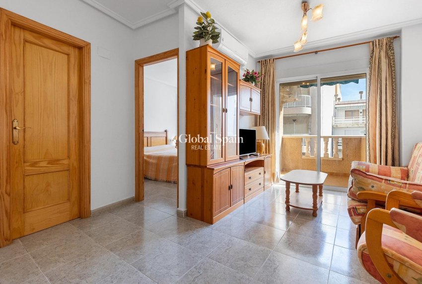 Resale - APARTMENT -
TORREVIEJA - Centro