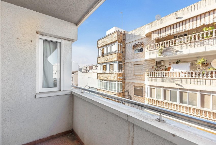 Resale - APARTMENT -
TORREVIEJA - Centro
