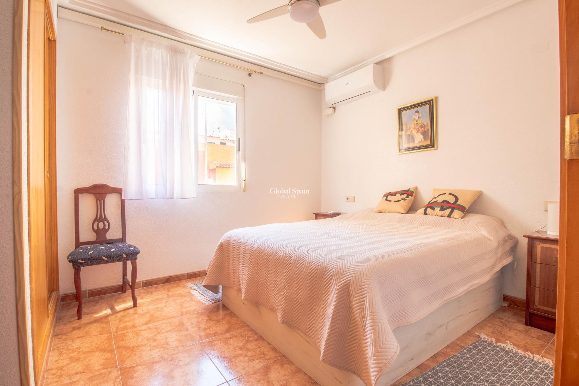 Resale - APARTMENT -
TORREVIEJA - Centro