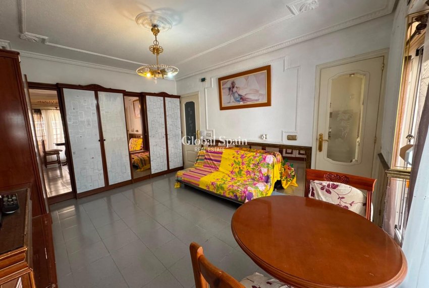 Resale - APARTMENT -
TORREVIEJA - Centro