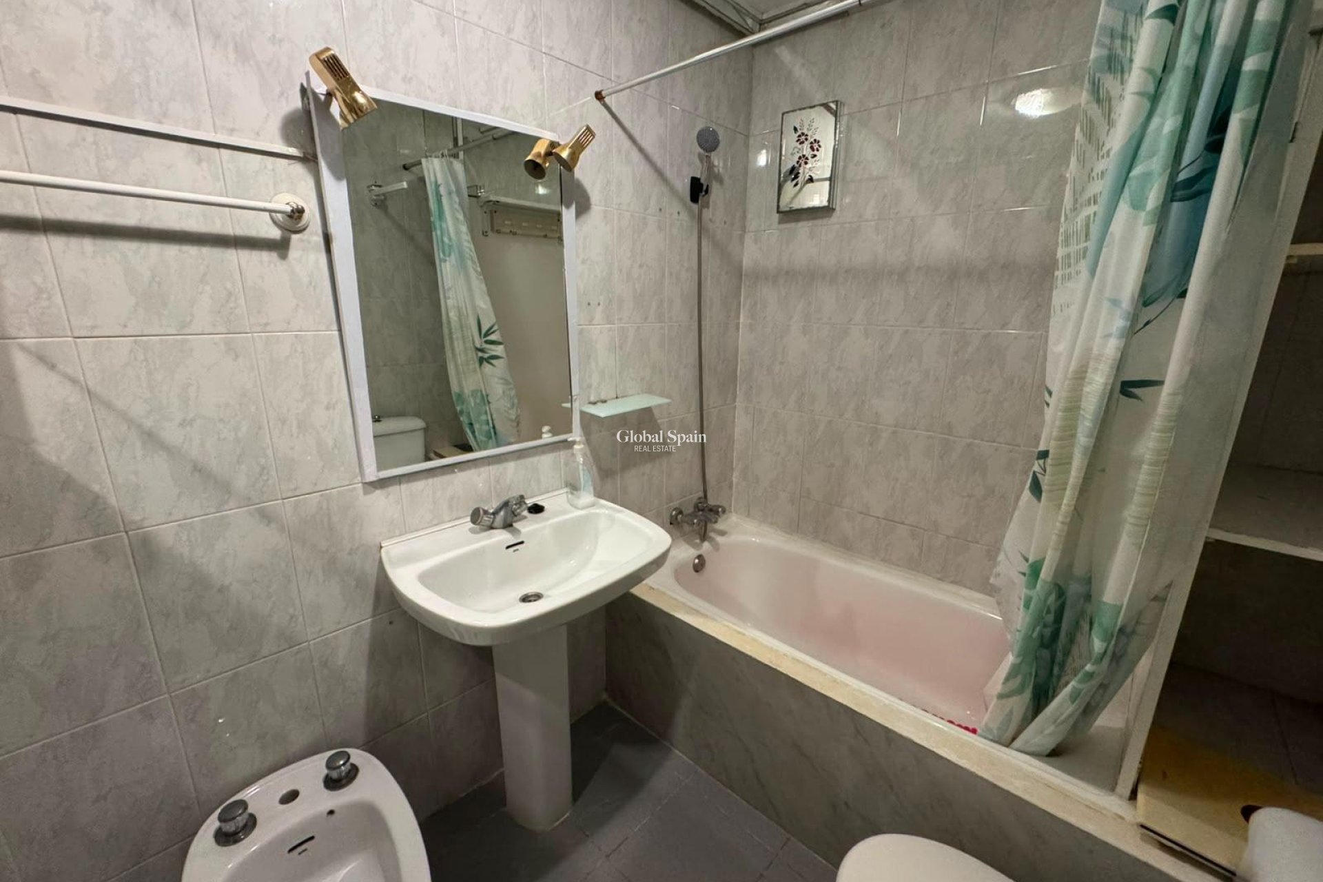 Resale - APARTMENT -
TORREVIEJA - Centro