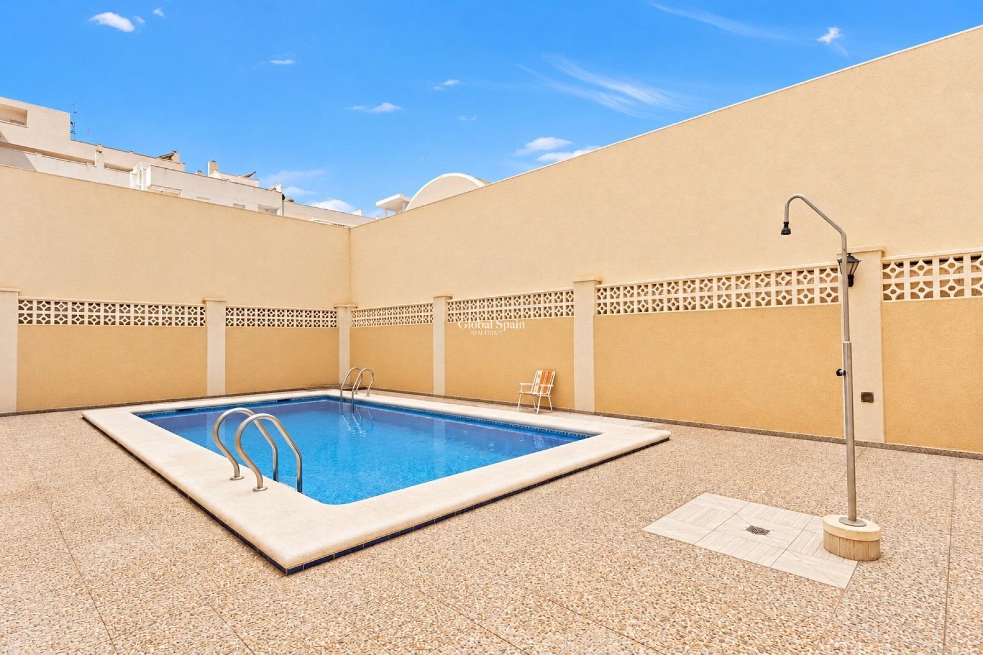 Resale - APARTMENT -
TORREVIEJA - Centro