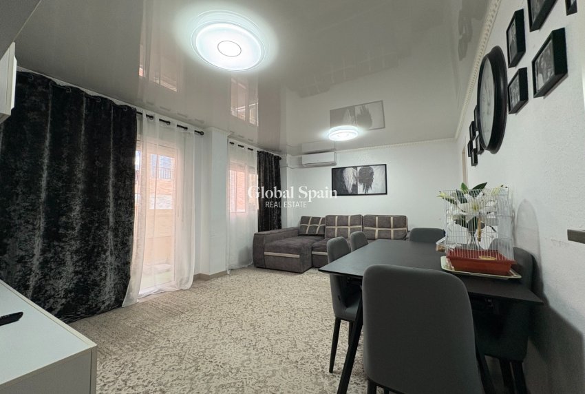 Resale - Apartment -
TORREVIEJA - Centro