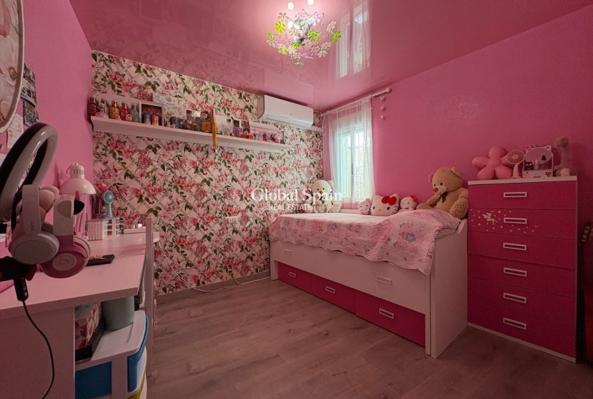 Resale - Apartment -
TORREVIEJA - Centro