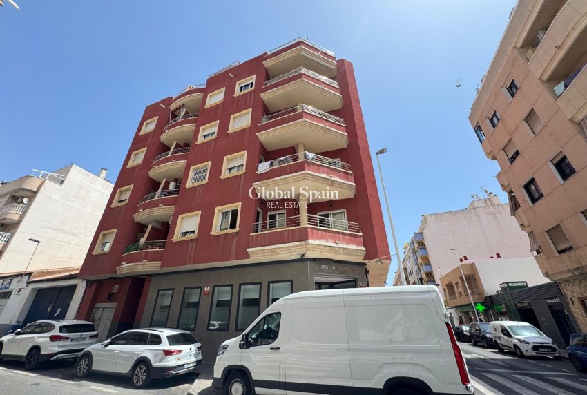 Resale - Apartment -
TORREVIEJA - Centro
