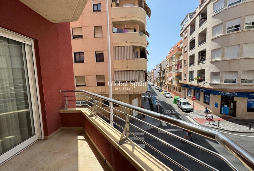 Resale - Apartment -
TORREVIEJA - Centro