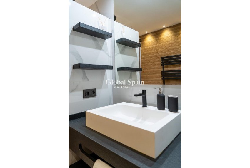 Resale - APARTMENT -
TORREVIEJA - Costa Blanca