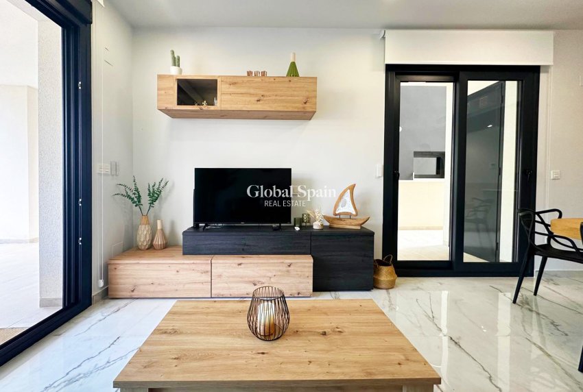 Resale - APARTMENT -
TORREVIEJA - Costa Blanca