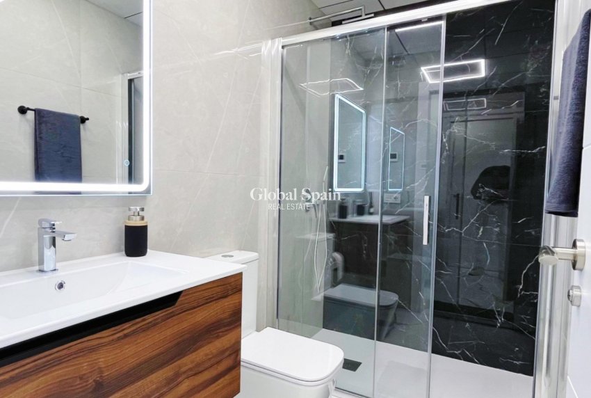 Resale - APARTMENT -
TORREVIEJA - Costa Blanca