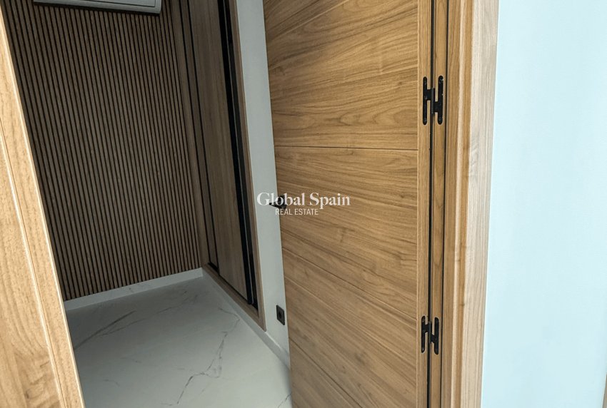 Resale - APARTMENT -
TORREVIEJA - Costa Blanca