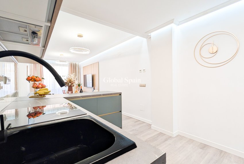 Resale - APARTMENT -
TORREVIEJA - Costa Blanca