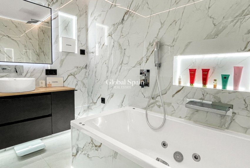 Resale - APARTMENT -
TORREVIEJA - Costa Blanca