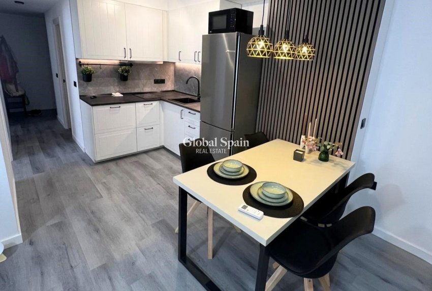 Resale - APARTMENT -
TORREVIEJA - Curva Del Palangre