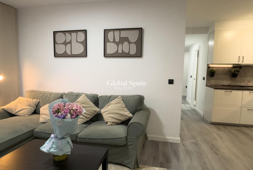 Resale - APARTMENT -
TORREVIEJA - Curva Del Palangre