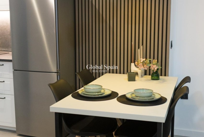 Resale - APARTMENT -
TORREVIEJA - Curva Del Palangre