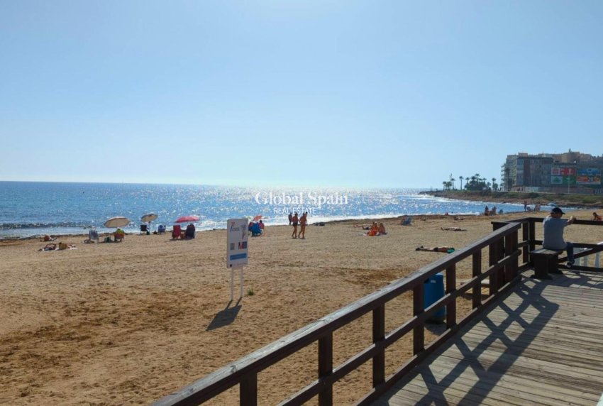 Resale - APARTMENT -
TORREVIEJA - Curva Del Palangre