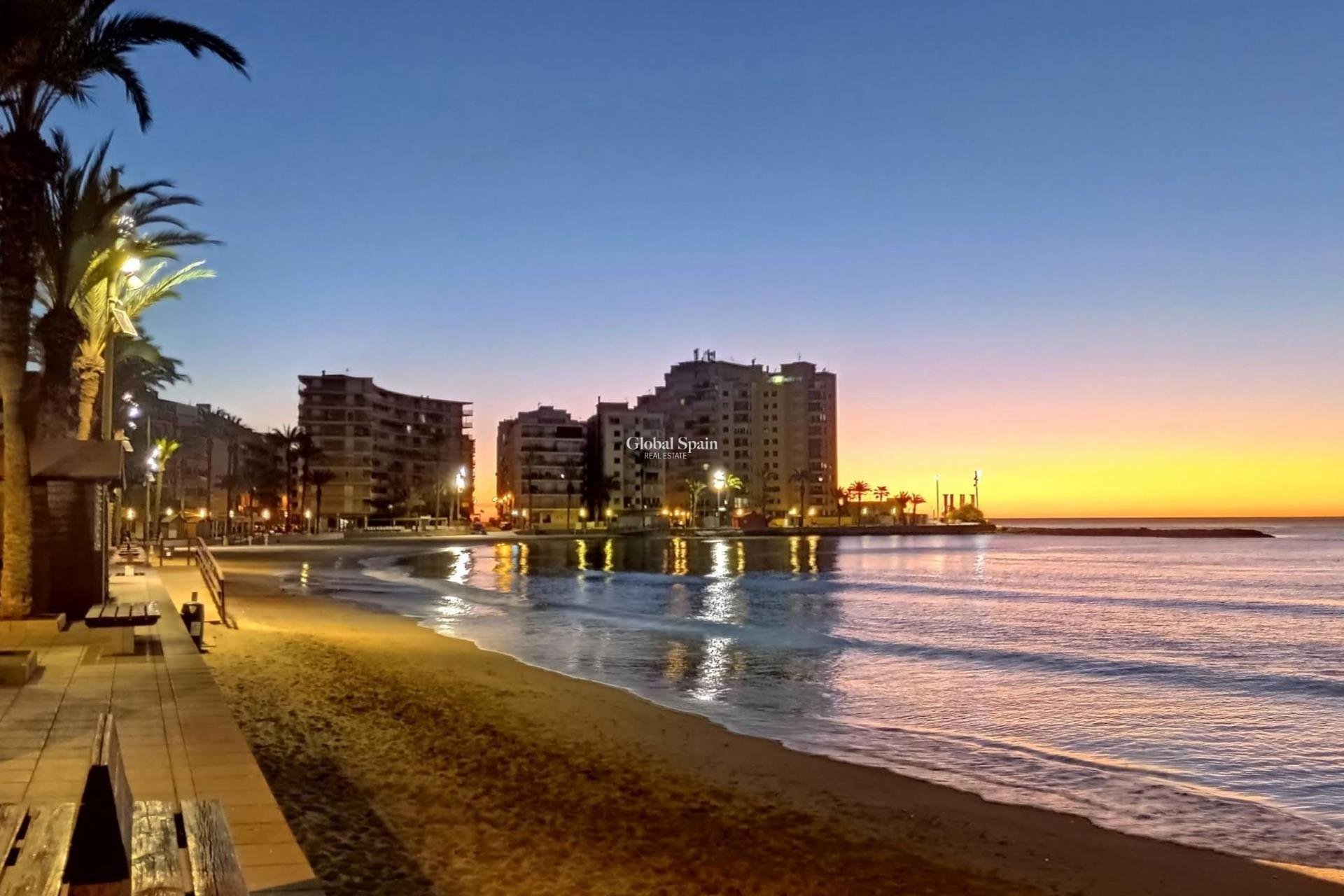 Resale - APARTMENT -
TORREVIEJA - Curva Del Palangre
