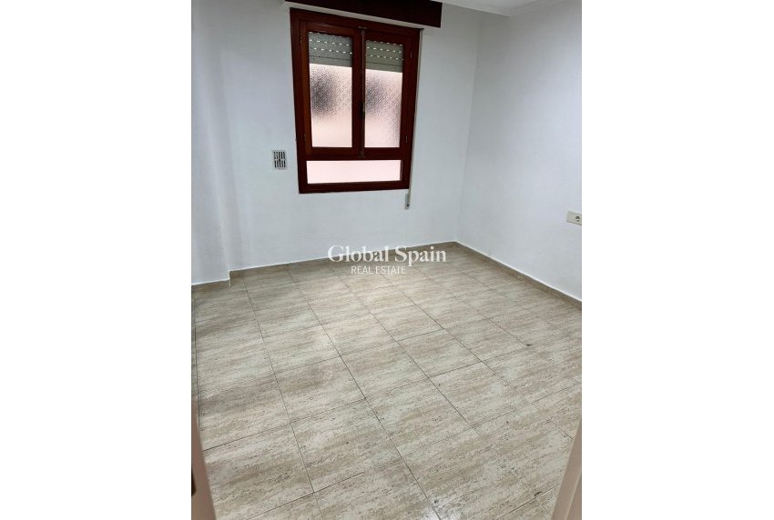 Resale - APARTMENT -
TORREVIEJA - El Acequión - Los Náufragos