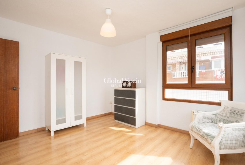 Resale - APARTMENT -
TORREVIEJA - El Acequión - Los Náufragos