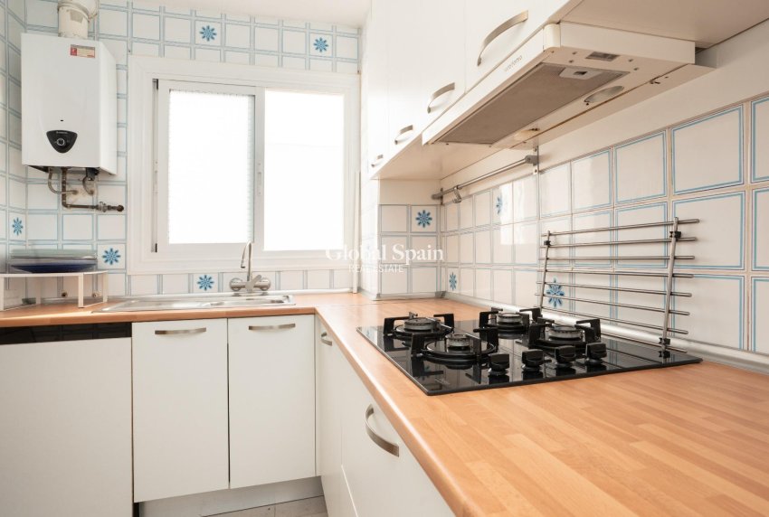 Resale - APARTMENT -
TORREVIEJA - El Acequión - Los Náufragos