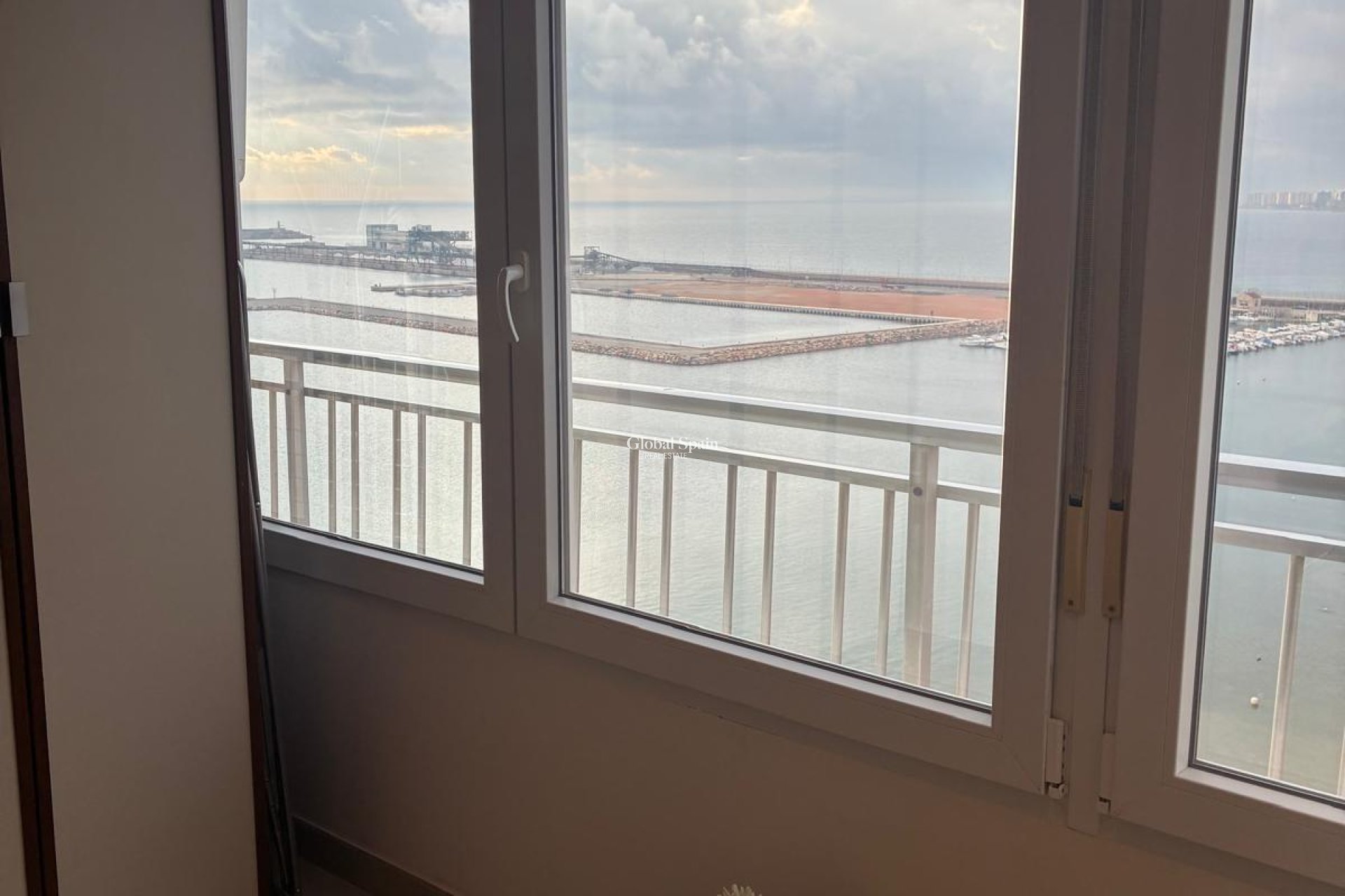 Resale - APARTMENT -
TORREVIEJA - El Acequión - Los Náufragos