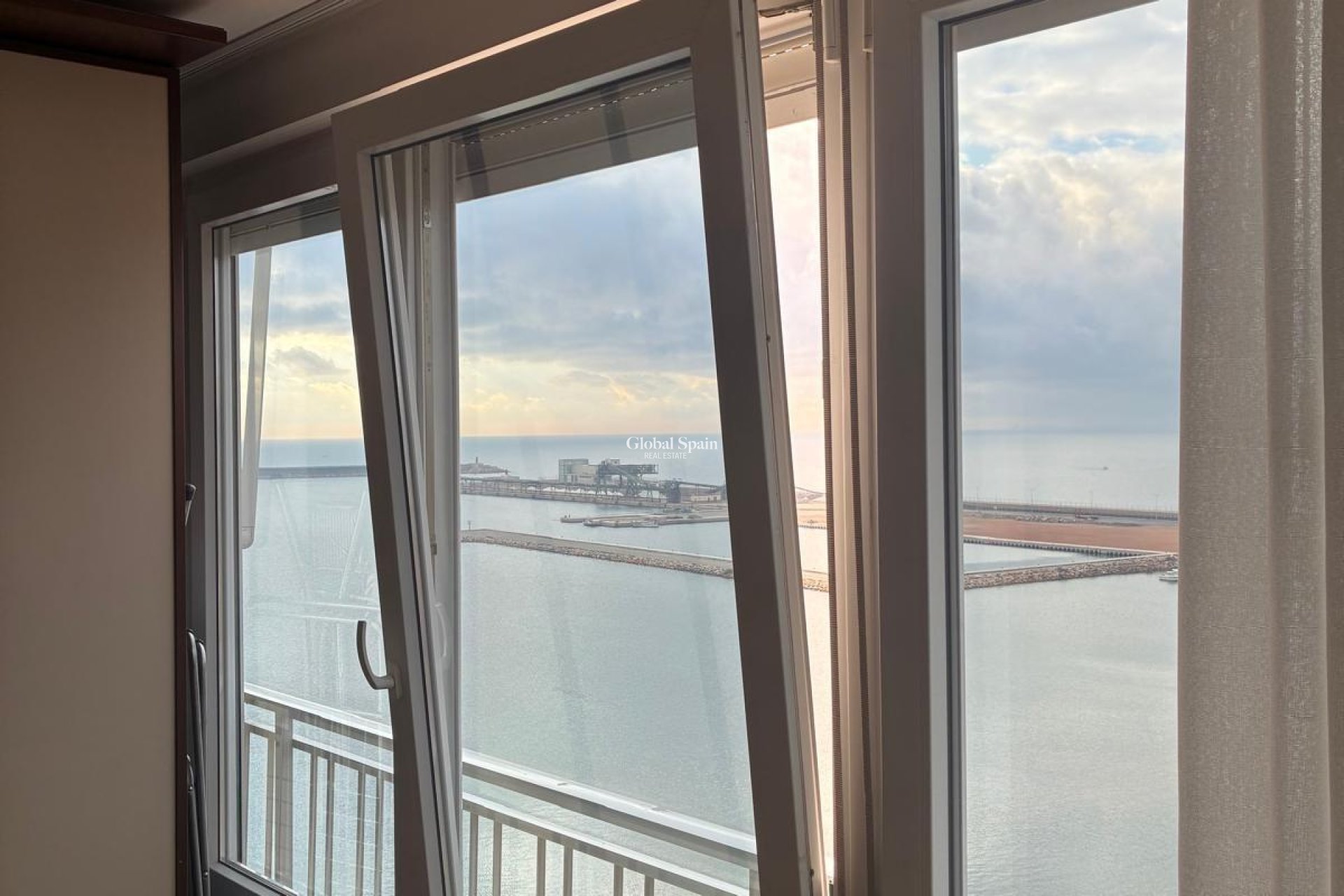 Resale - APARTMENT -
TORREVIEJA - El Acequión - Los Náufragos