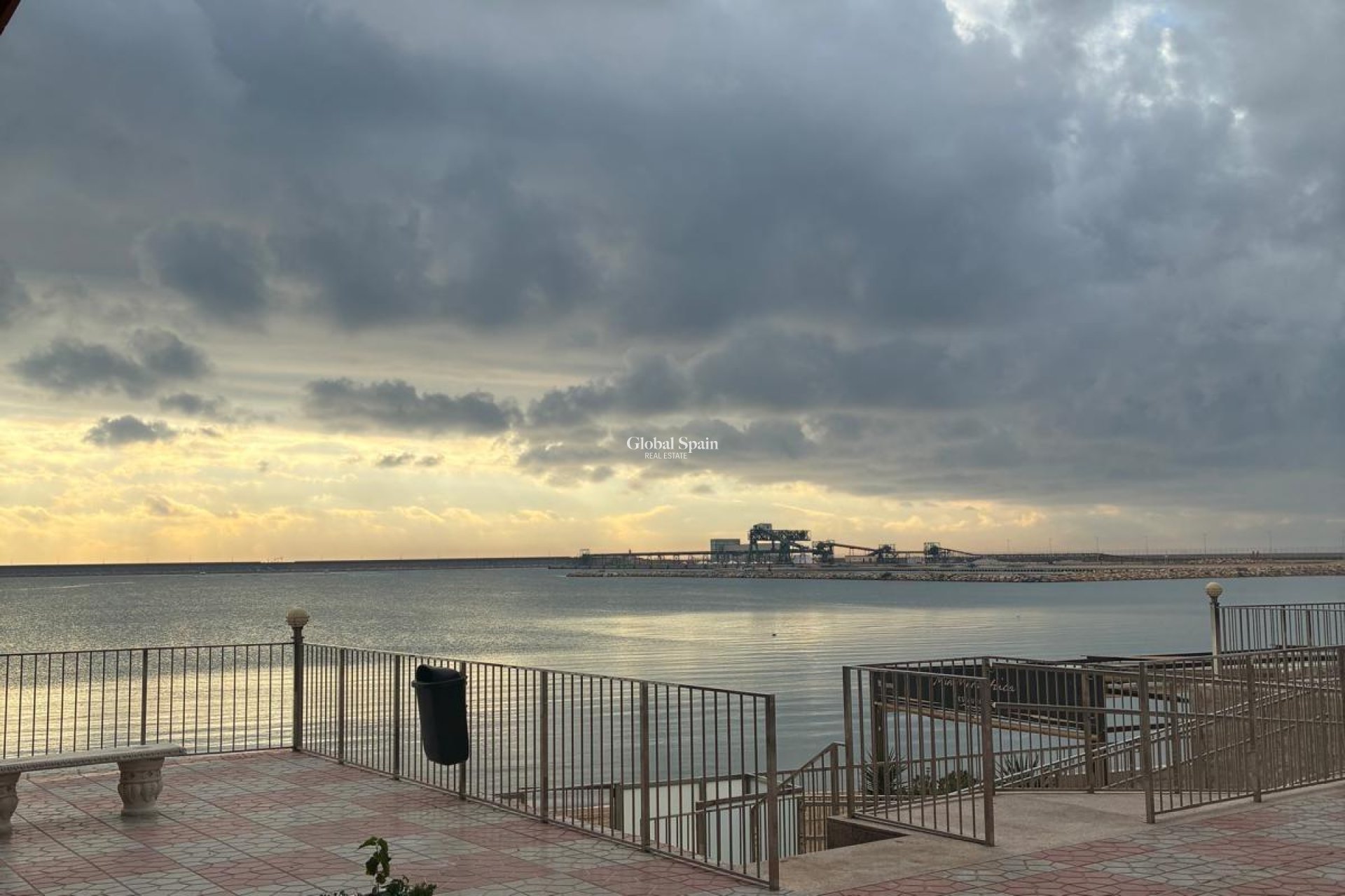 Resale - APARTMENT -
TORREVIEJA - El Acequión - Los Náufragos