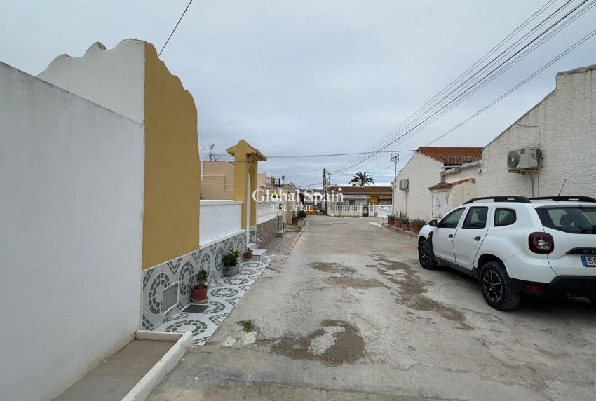 Resale - APARTMENT -
TORREVIEJA - El limonar