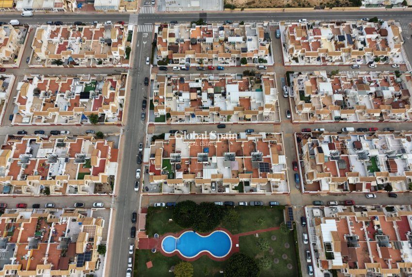 Resale - APARTMENT -
TORREVIEJA - El limonar