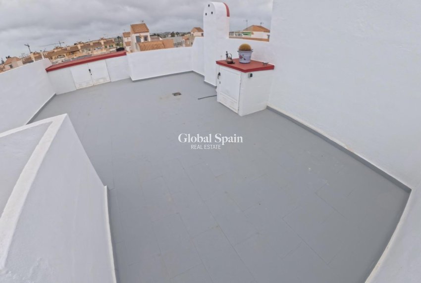 Resale - APARTMENT -
TORREVIEJA - El limonar