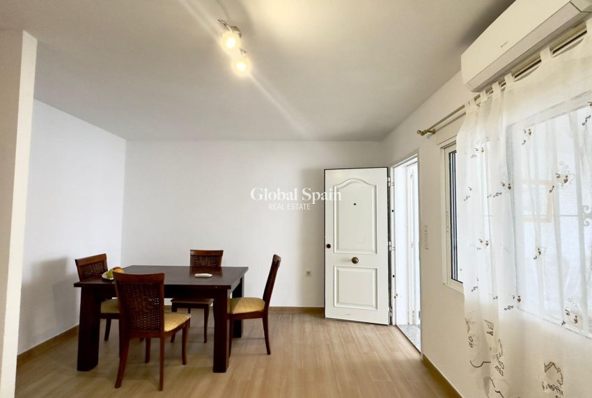 Resale - APARTMENT -
TORREVIEJA - El limonar