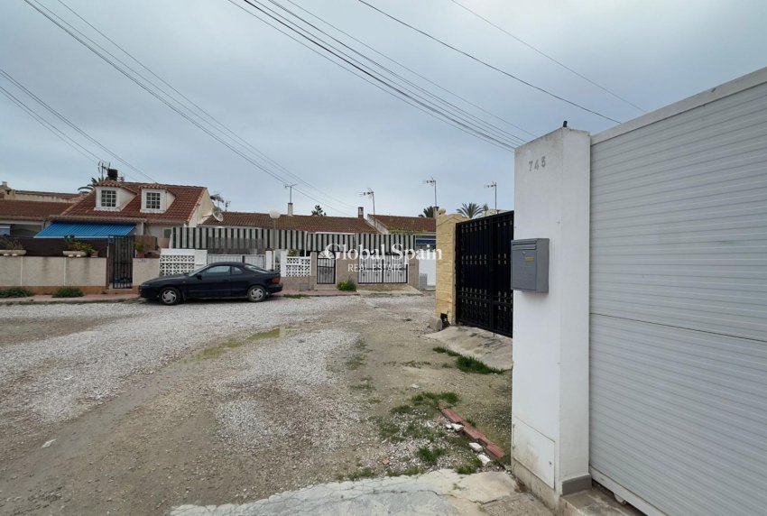 Resale - APARTMENT -
TORREVIEJA - El limonar