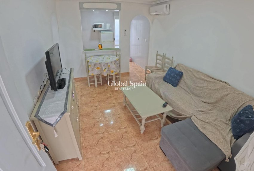 Resale - APARTMENT -
TORREVIEJA - El limonar