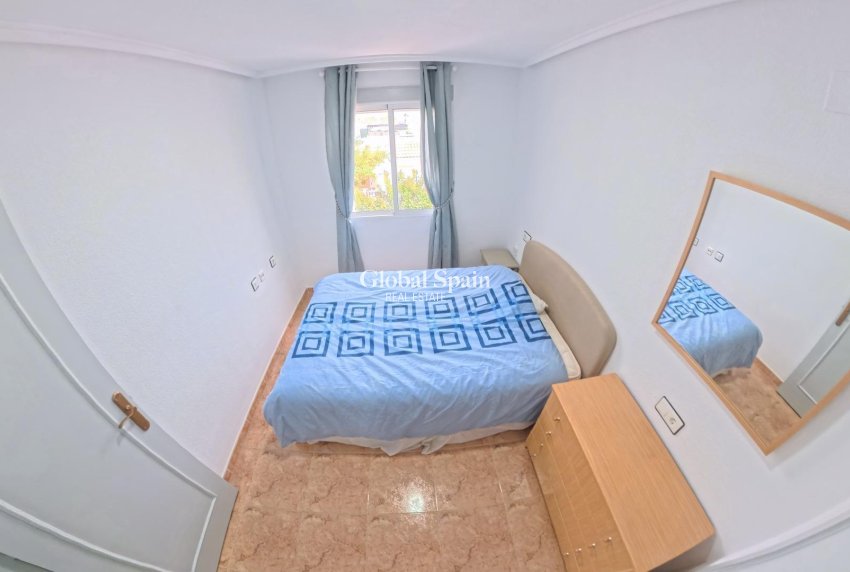 Resale - APARTMENT -
TORREVIEJA - El limonar