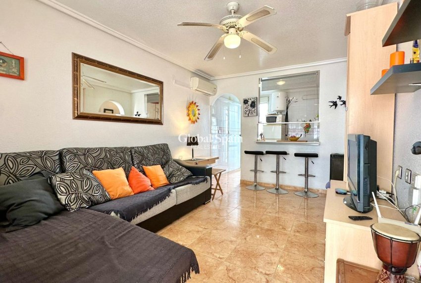 Resale - APARTMENT -
TORREVIEJA - El limonar