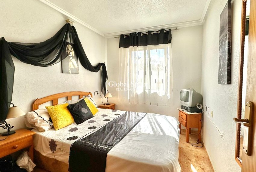 Resale - APARTMENT -
TORREVIEJA - El limonar