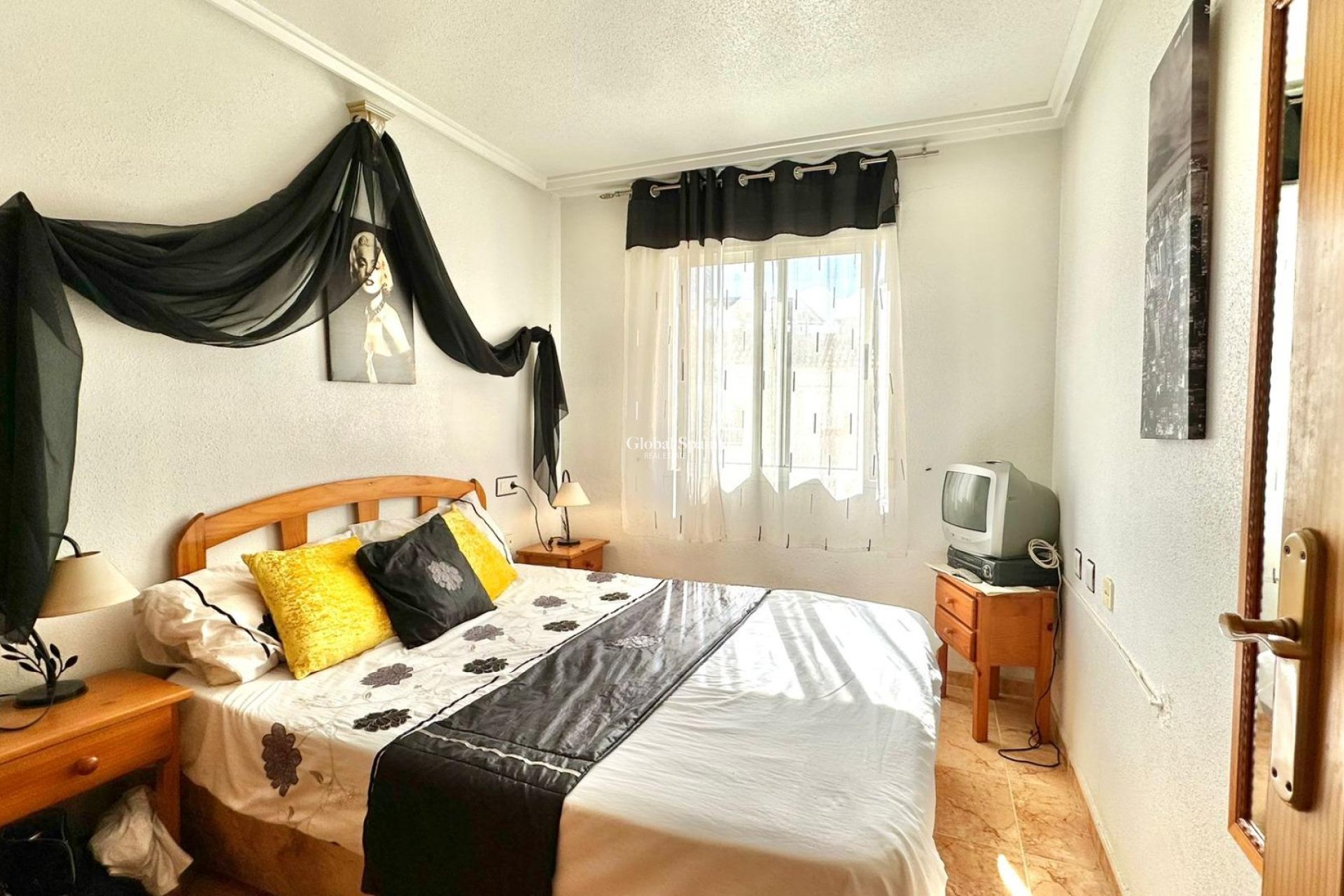 Resale - APARTMENT -
TORREVIEJA - El limonar