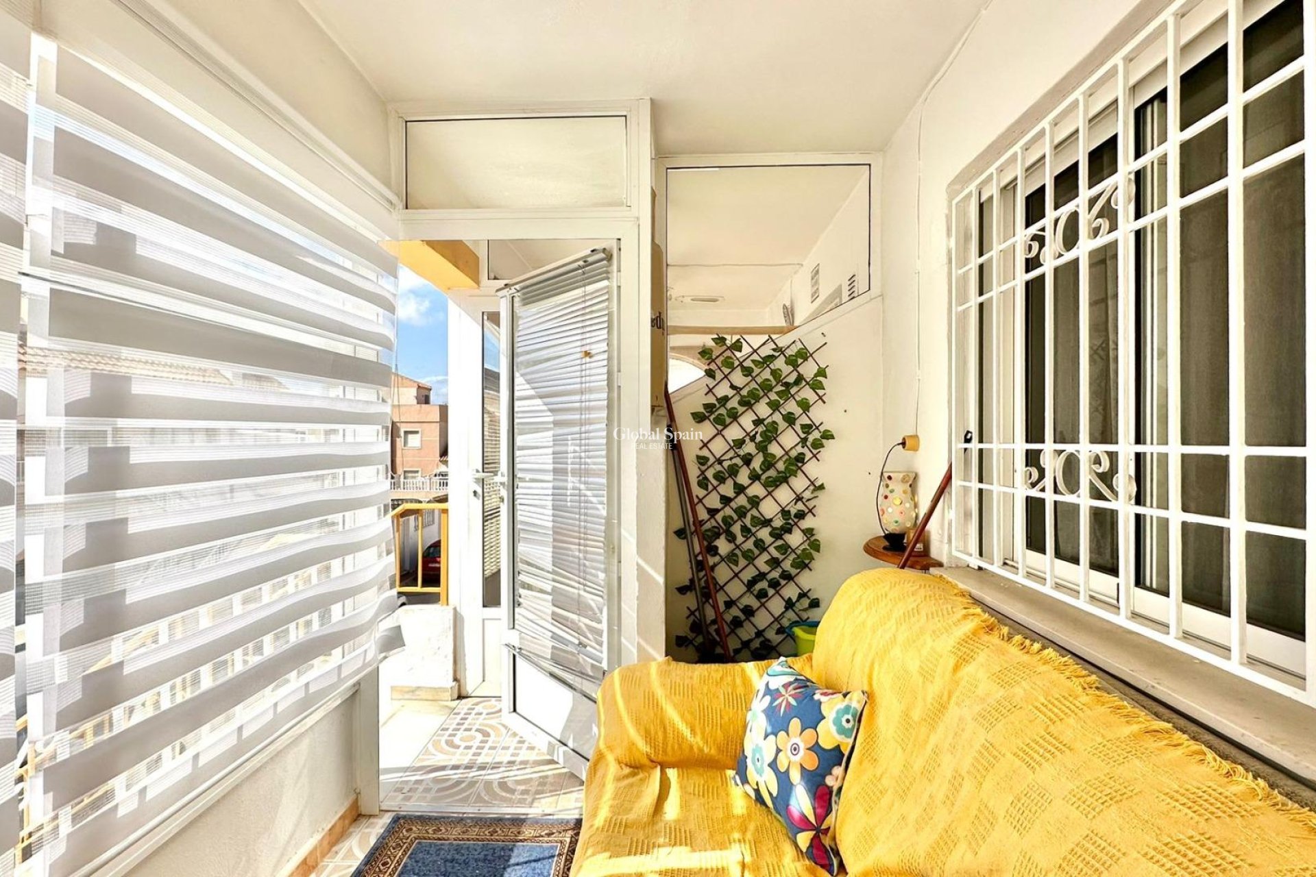 Resale - APARTMENT -
TORREVIEJA - El limonar