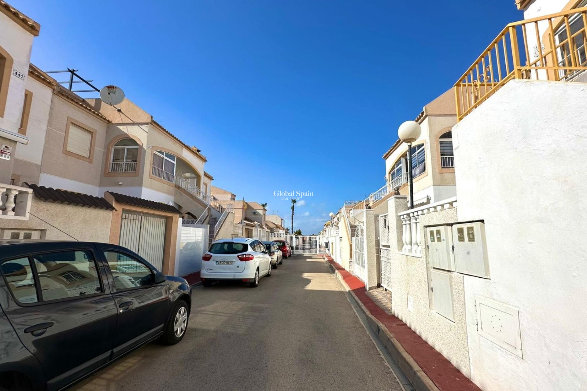 Resale - APARTMENT -
TORREVIEJA - El limonar