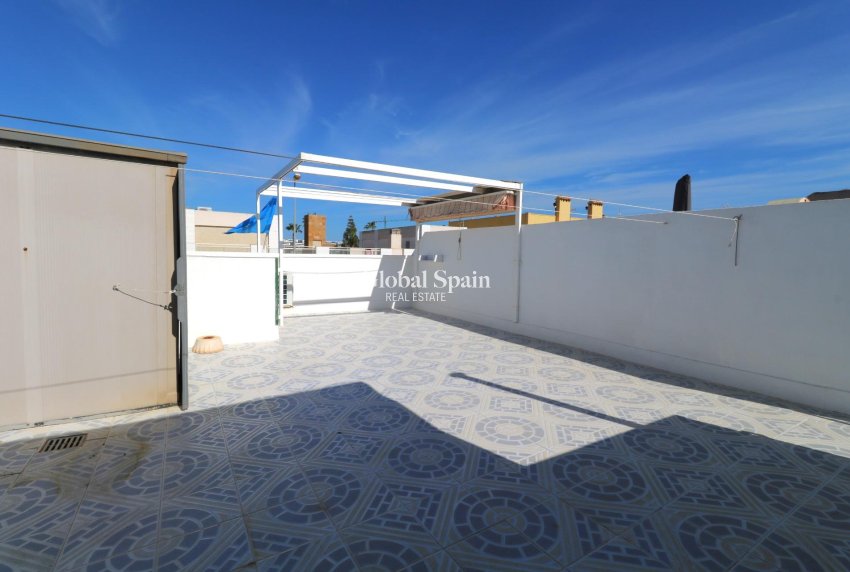 Resale - APARTMENT -
TORREVIEJA - El limonar