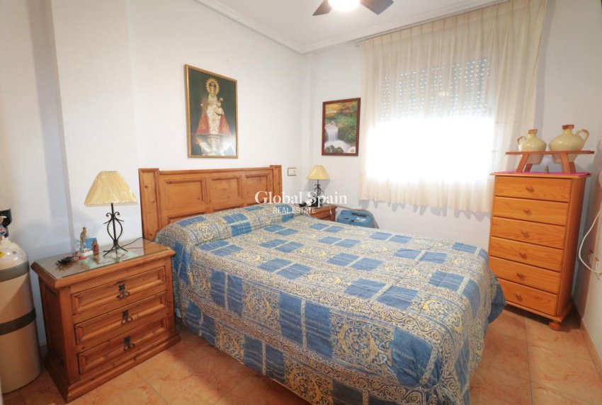Resale - APARTMENT -
TORREVIEJA - El limonar