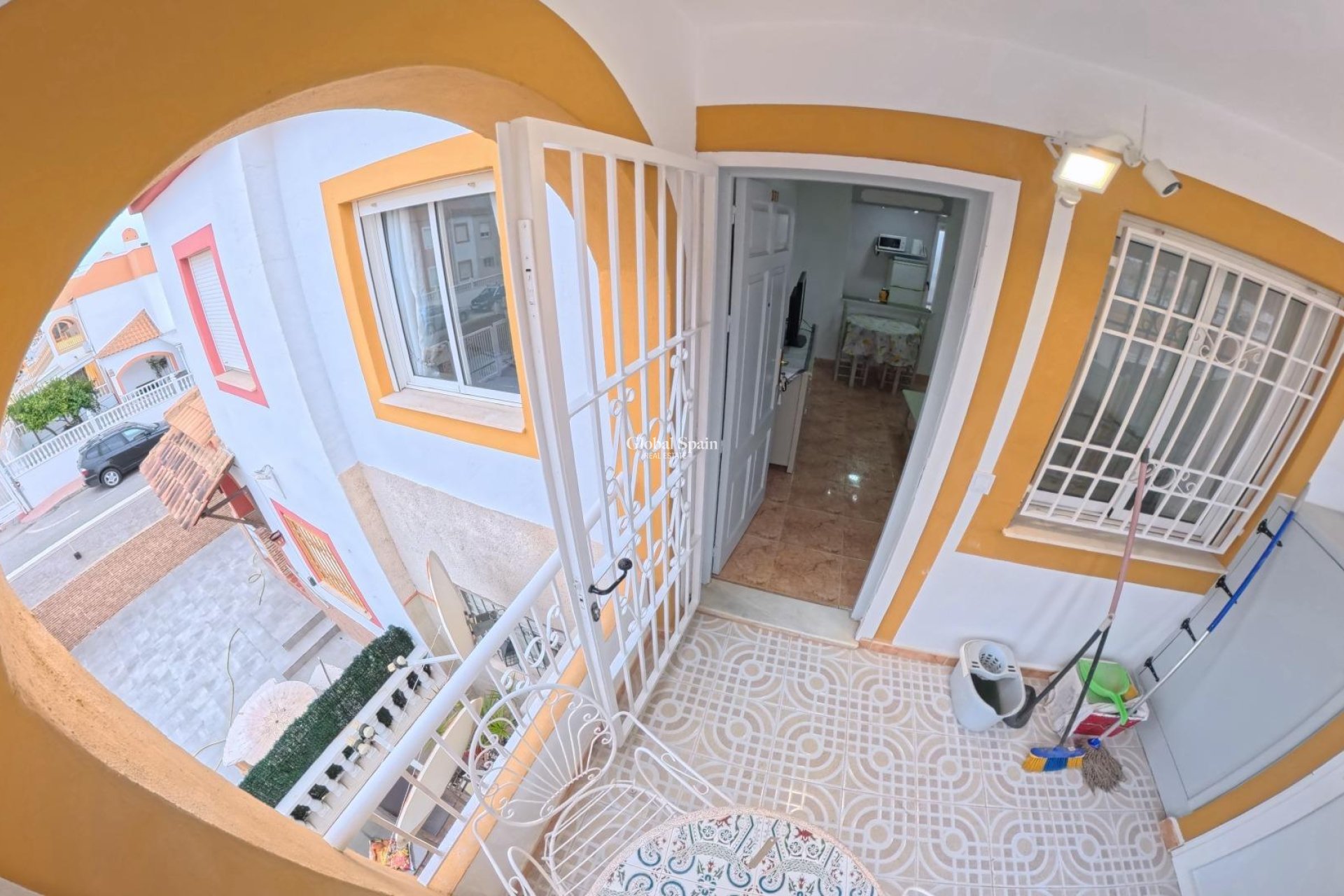 Resale - APARTMENT -
TORREVIEJA - El limonar