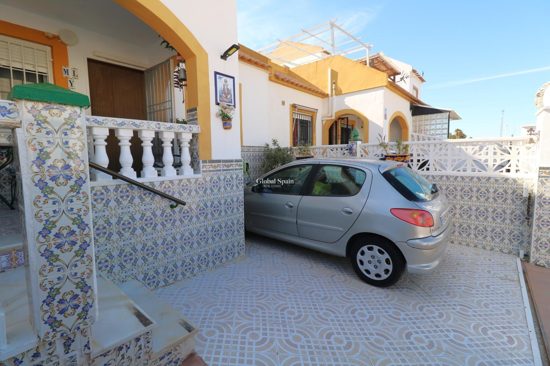 Resale - APARTMENT -
TORREVIEJA - El limonar
