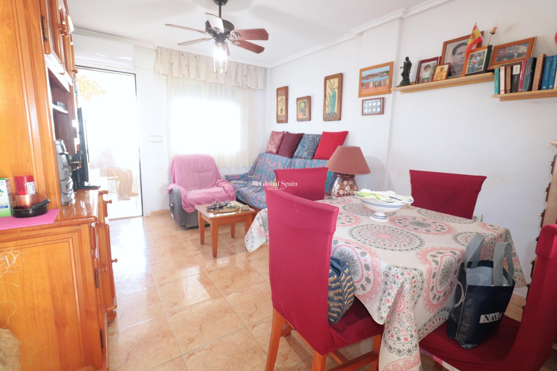 Resale - APARTMENT -
TORREVIEJA - El limonar